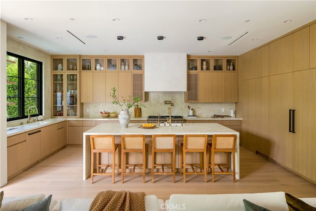 Image 13 of property listing at 4245 Bellaire Avenue, Studio City, CA 91604