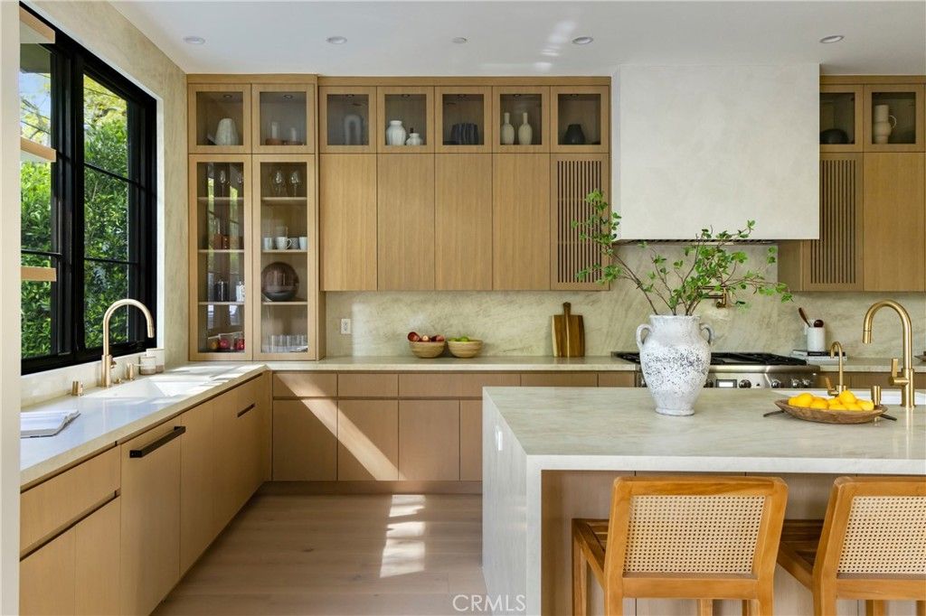 Image 15 of property listing at 4245 Bellaire Avenue, Studio City, CA 91604