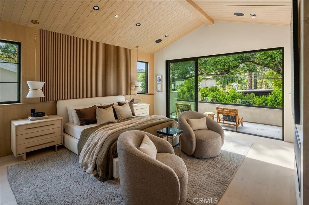 Image 16 of property listing at 4245 Bellaire Avenue, Studio City, CA 91604