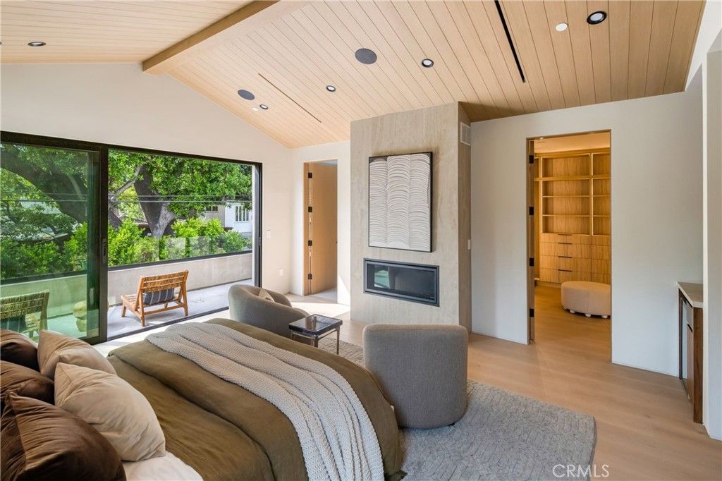 Image 18 of property listing at 4245 Bellaire Avenue, Studio City, CA 91604