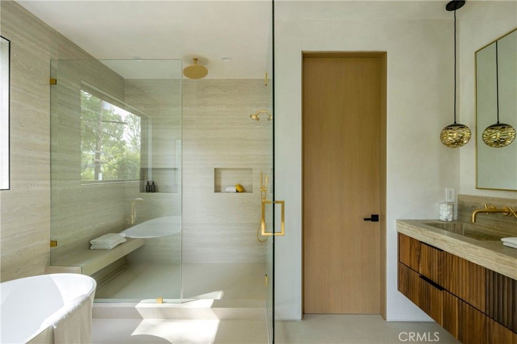 Image 20 of property listing at 4245 Bellaire Avenue, Studio City, CA 91604