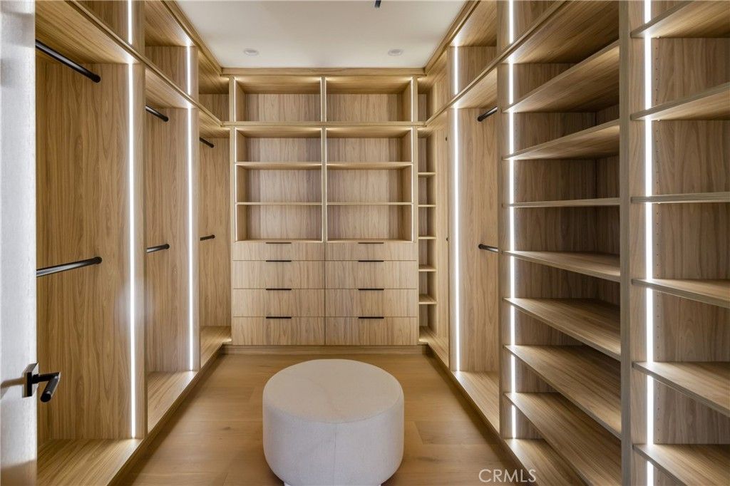 Image 22 of property listing at 4245 Bellaire Avenue, Studio City, CA 91604