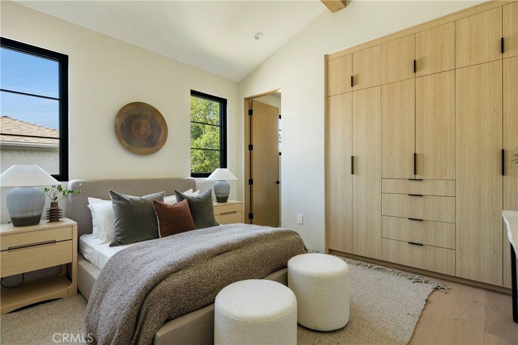 Image 24 of property listing at 4245 Bellaire Avenue, Studio City, CA 91604