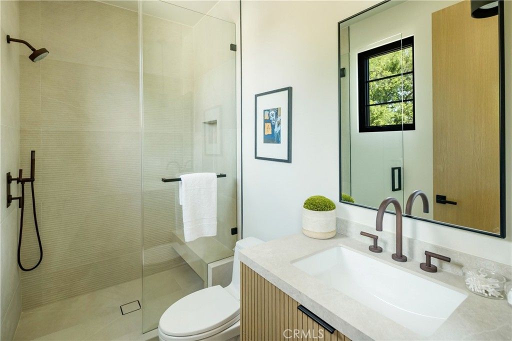 Image 25 of property listing at 4245 Bellaire Avenue, Studio City, CA 91604
