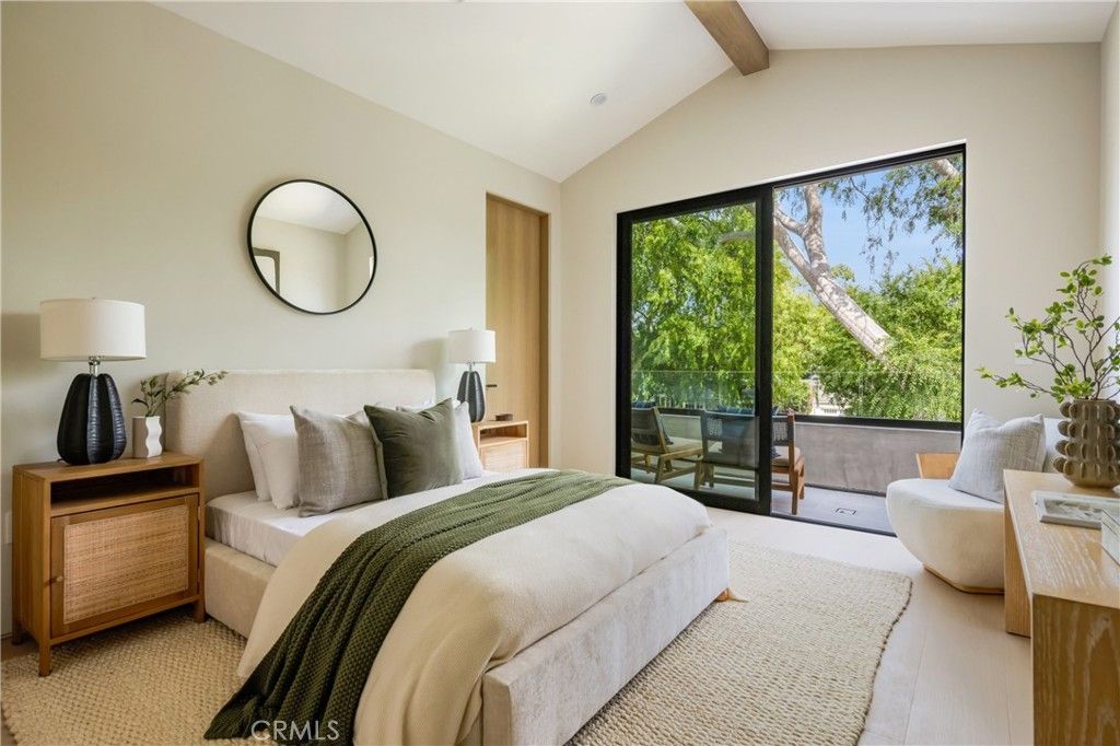 Image 26 of property listing at 4245 Bellaire Avenue, Studio City, CA 91604