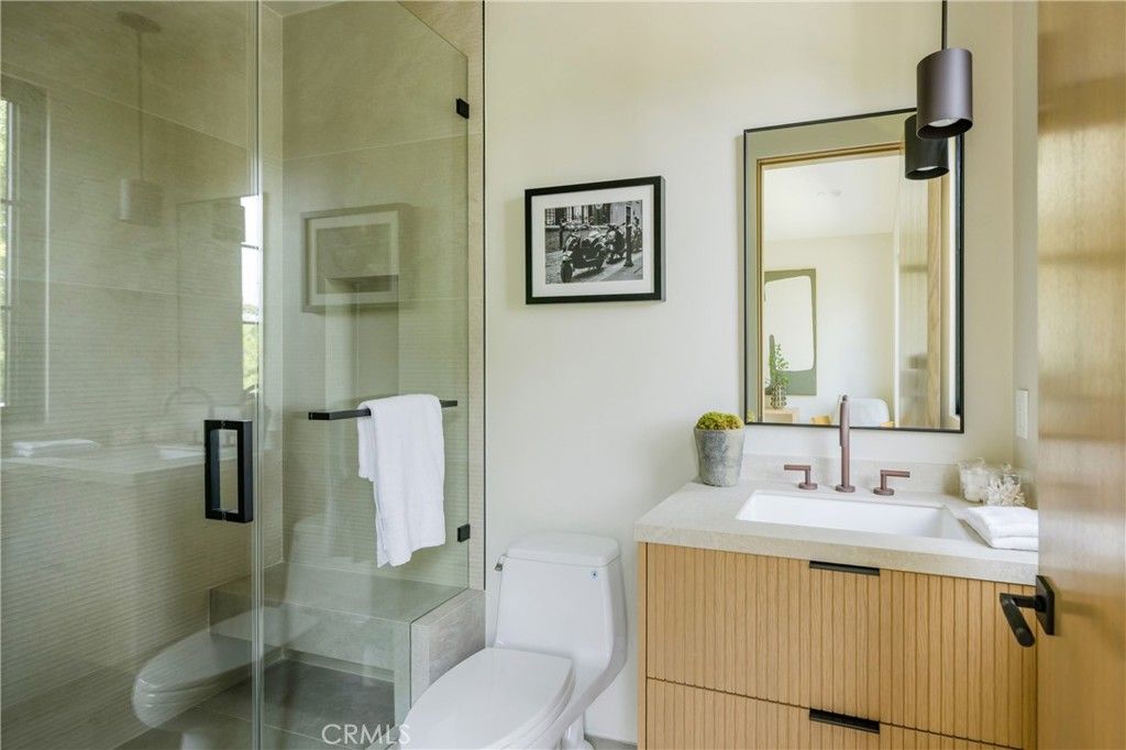 Image 28 of property listing at 4245 Bellaire Avenue, Studio City, CA 91604
