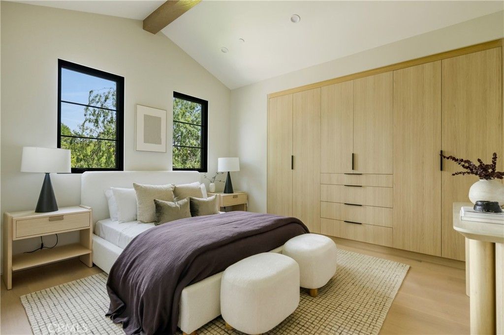 Image 29 of property listing at 4245 Bellaire Avenue, Studio City, CA 91604