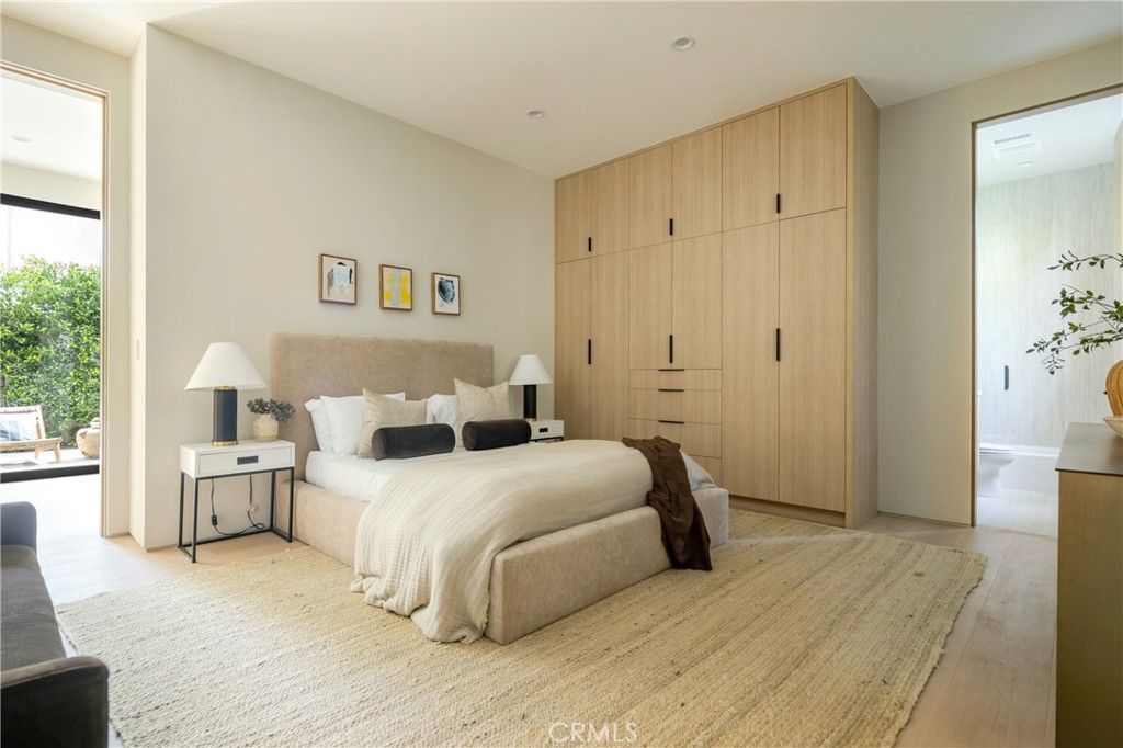 Image 31 of property listing at 4245 Bellaire Avenue, Studio City, CA 91604