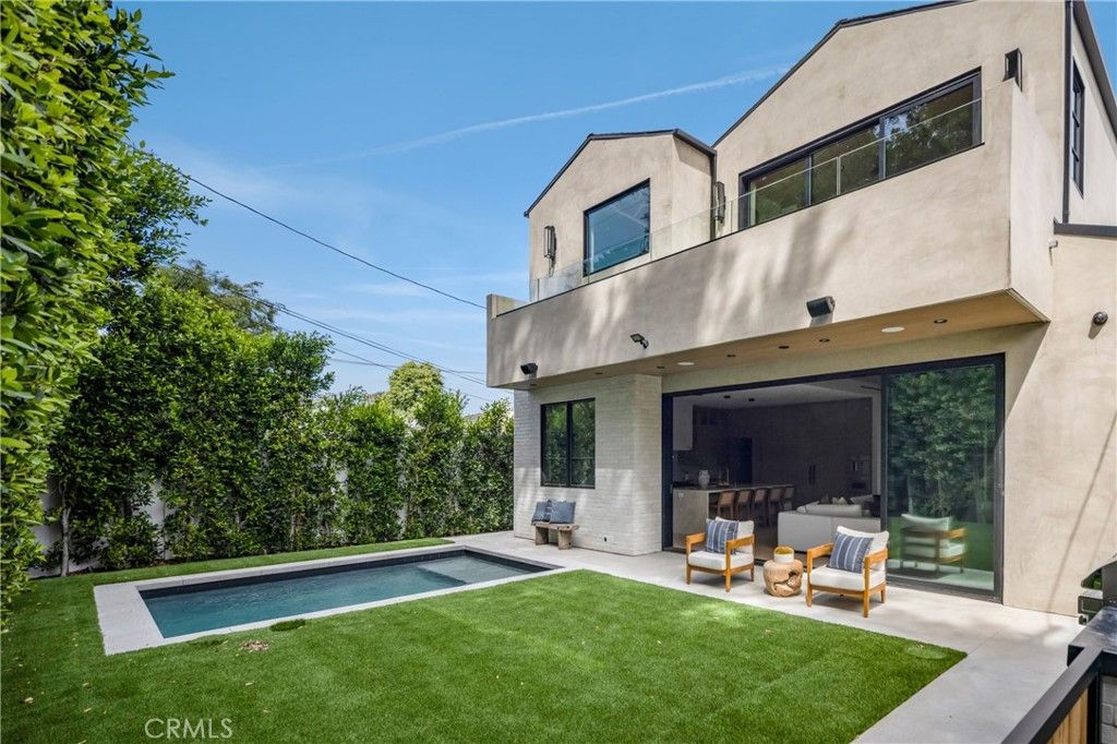 Image 34 of property listing at 4245 Bellaire Avenue, Studio City, CA 91604