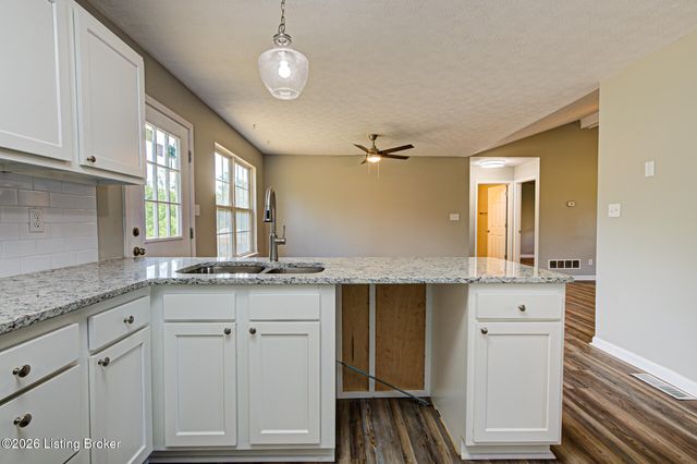 138 Kimberly Ct, Taylorsville, KY 40071