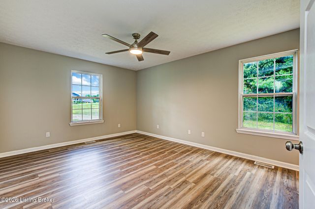 138 Kimberly Ct, Taylorsville, KY 40071