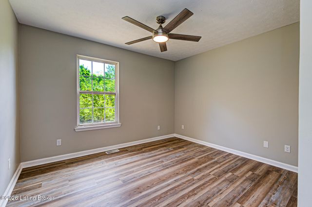 138 Kimberly Ct, Taylorsville, KY 40071
