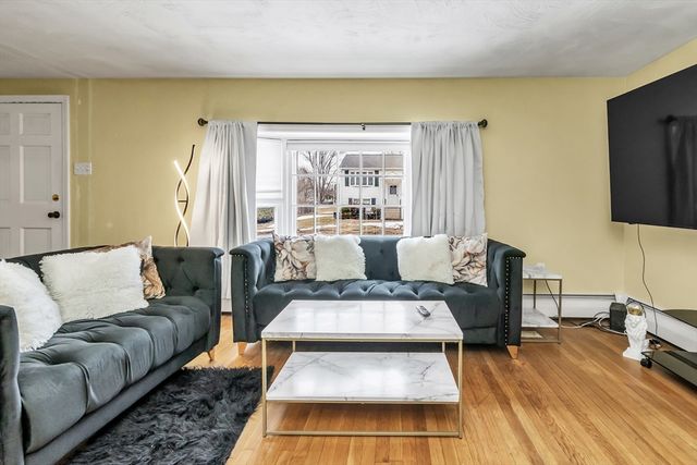 396 Oak St, Methuen, MA 01844