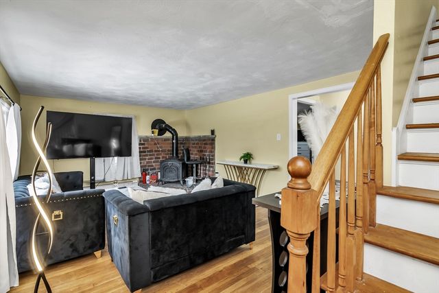 396 Oak St, Methuen, MA 01844