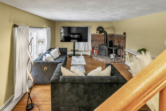 396 Oak St, Methuen, MA 01844