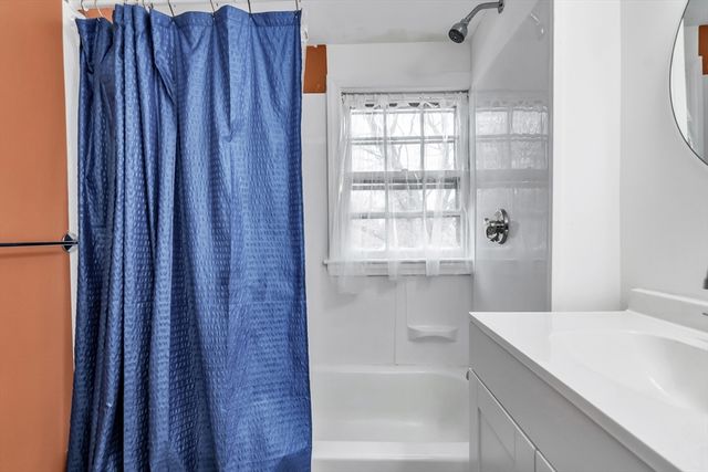 396 Oak St, Methuen, MA 01844