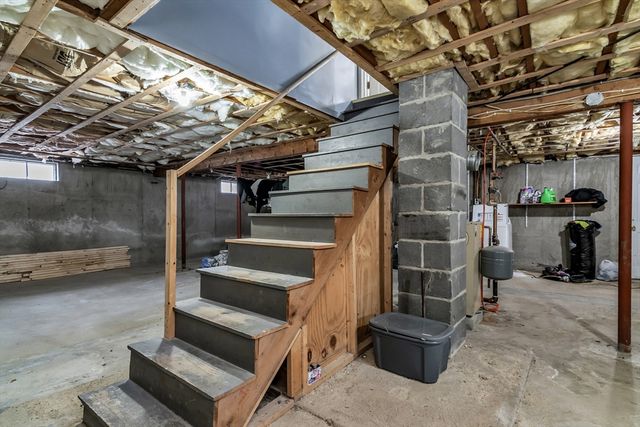 396 Oak St, Methuen, MA 01844