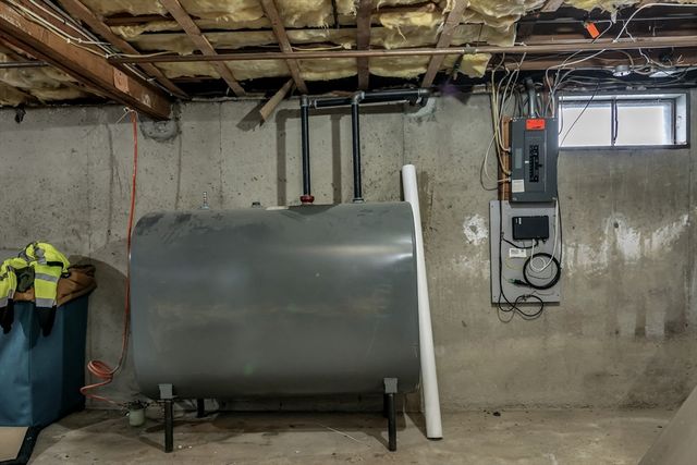 396 Oak St, Methuen, MA 01844