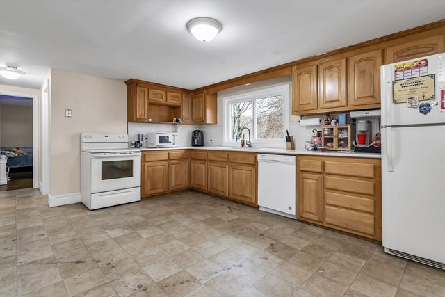 396 Oak St, Methuen, MA 01844
