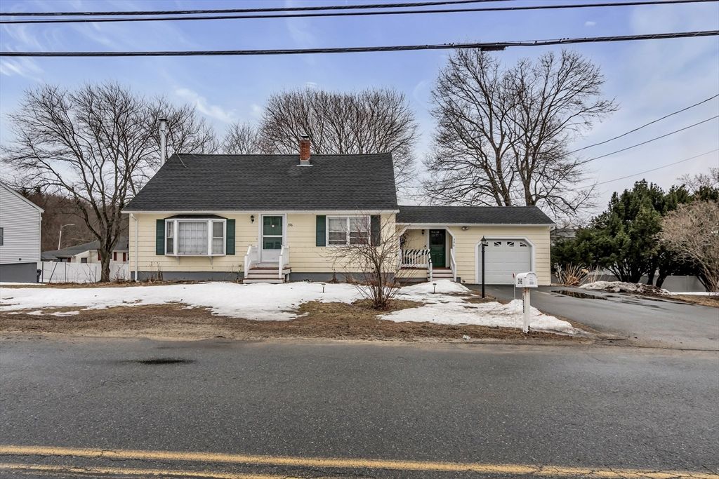 396 Oak St, Methuen, MA 01844