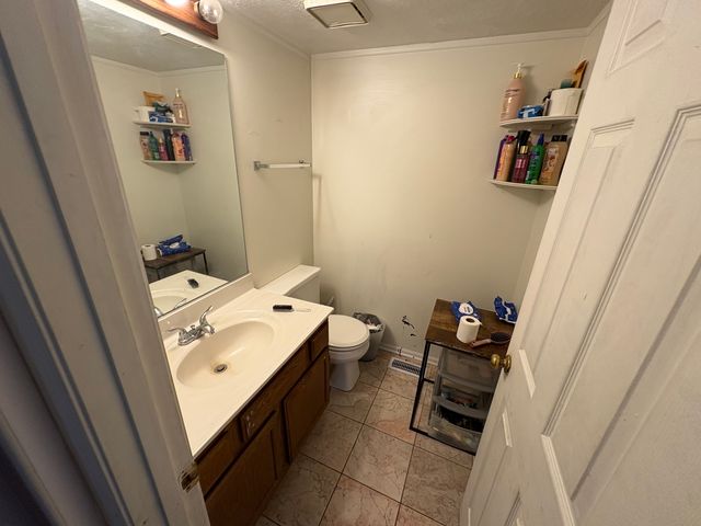 1896 Windsor Court, Gurnee, IL 60031