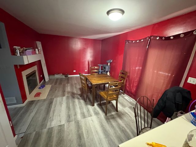 1896 Windsor Court, Gurnee, IL 60031