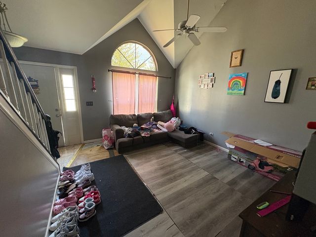 1896 Windsor Court, Gurnee, IL 60031