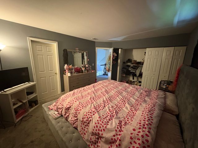 1896 Windsor Court, Gurnee, IL 60031