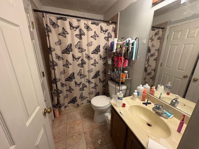 1896 Windsor Court, Gurnee, IL 60031