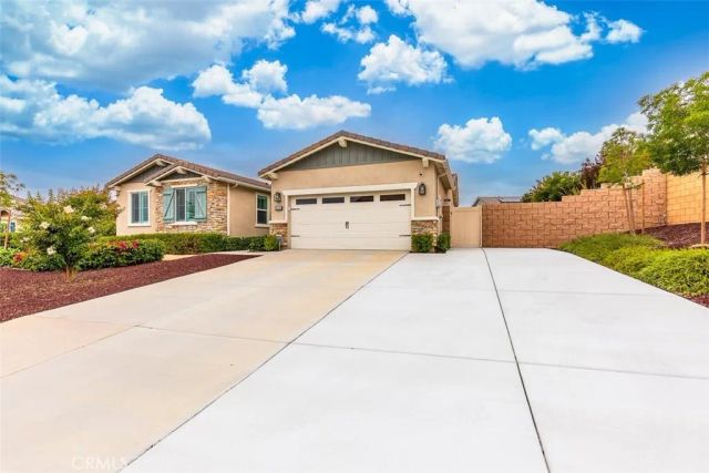 31454 Darlington Oak Drive, Winchester, CA 92596