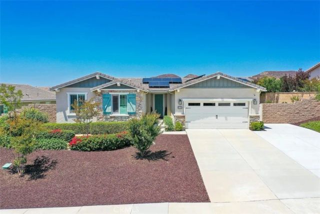 31454 Darlington Oak Drive, Winchester, CA 92596