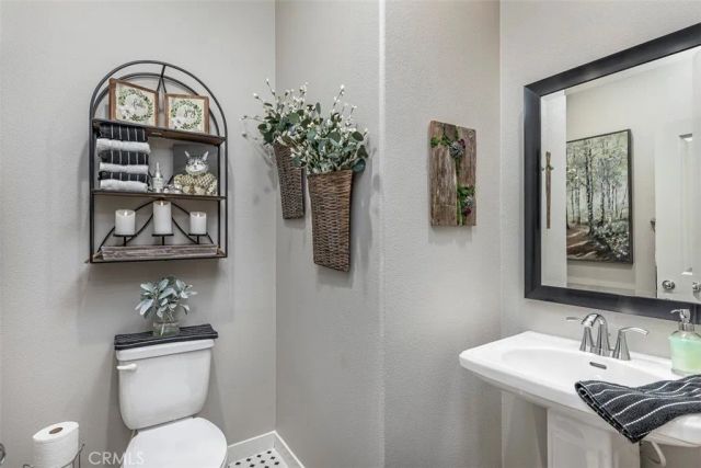 31454 Darlington Oak Drive, Winchester, CA 92596