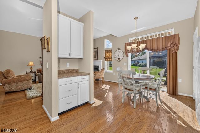 32 Daulton Dr, Franklin Twp., NJ 08873