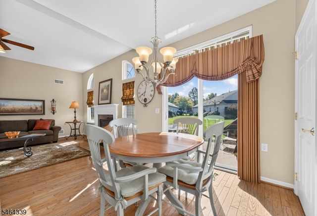 32 Daulton Dr, Franklin Twp., NJ 08873