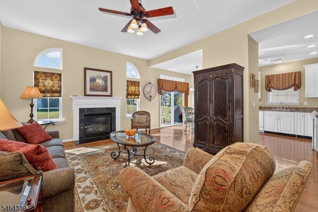 32 Daulton Dr, Franklin Twp., NJ 08873