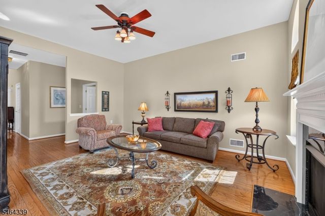 32 Daulton Dr, Franklin Twp., NJ 08873