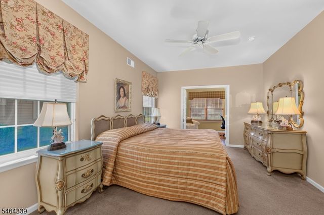 32 Daulton Dr, Franklin Twp., NJ 08873