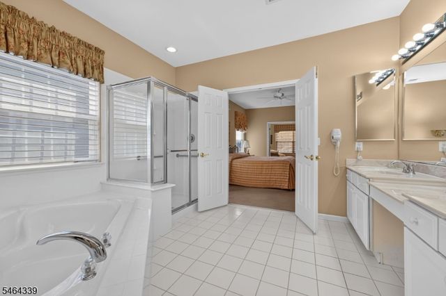 32 Daulton Dr, Franklin Twp., NJ 08873