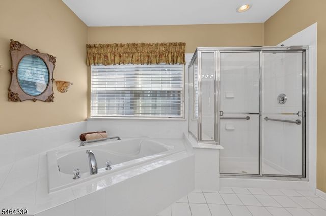 32 Daulton Dr, Franklin Twp., NJ 08873