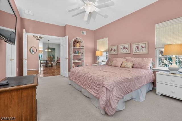 32 Daulton Dr, Franklin Twp., NJ 08873