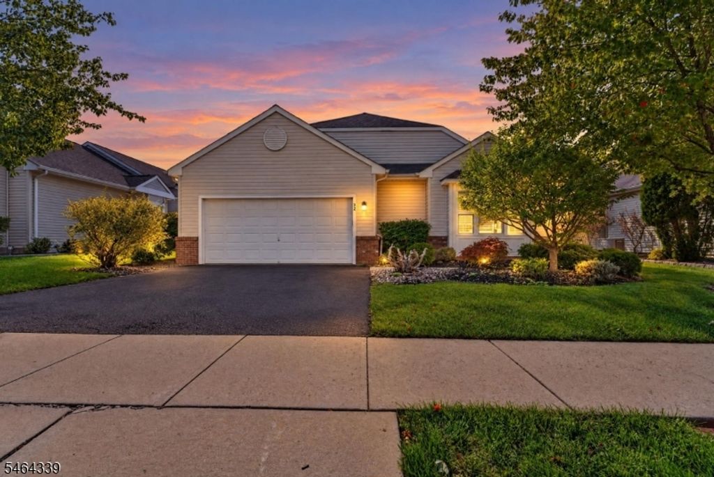 32 Daulton Dr, Franklin Twp., NJ 08873 — exterior