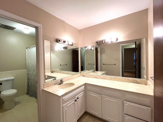 1202 W Munson Street, Denison, TX 75020