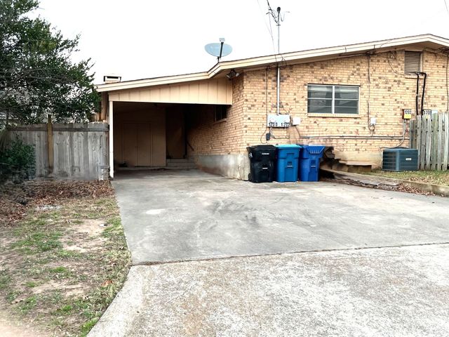 1202 W Munson Street, Denison, TX 75020