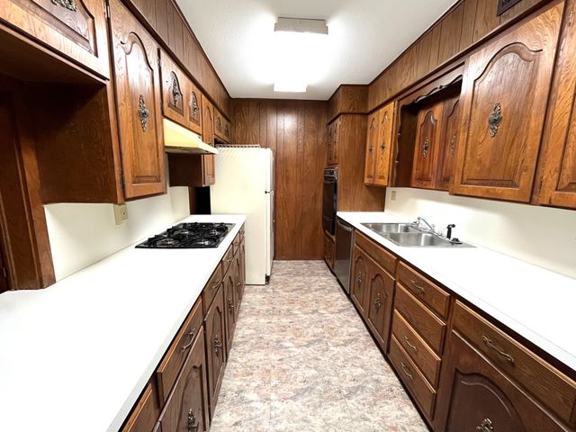 1202 W Munson Street, Denison, TX 75020