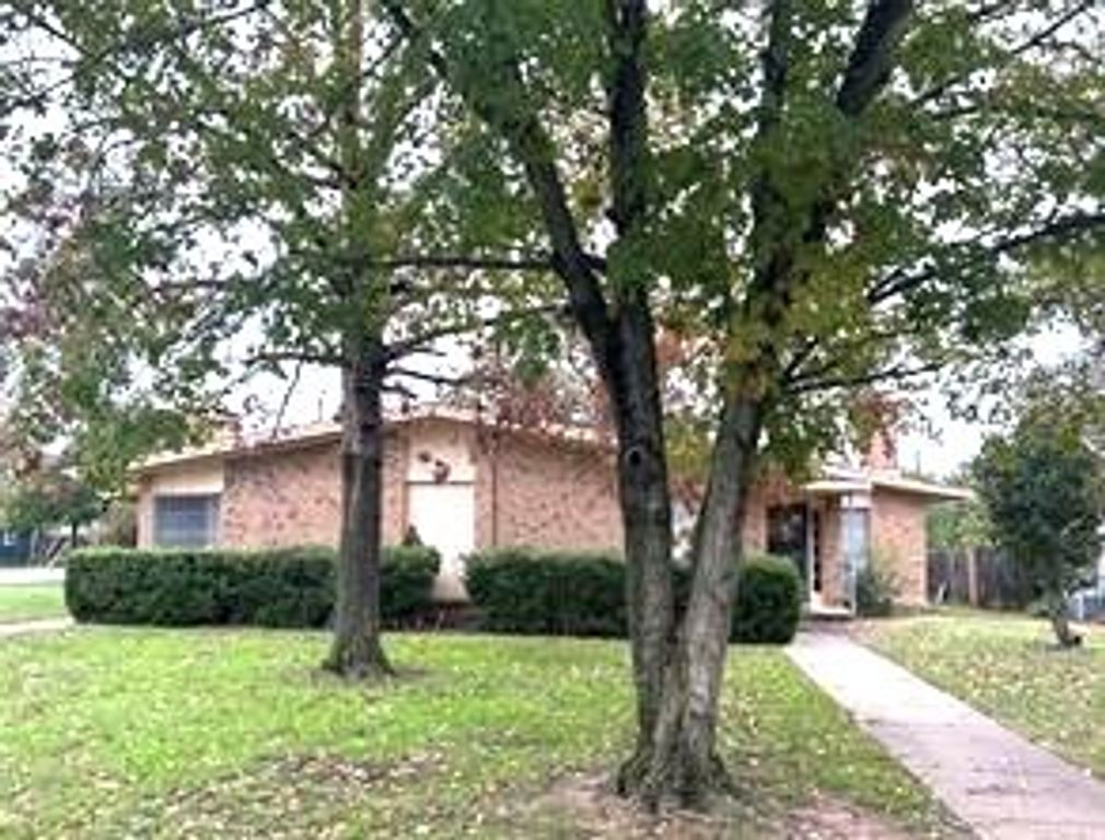 1202 W Munson Street, Denison, TX 75020