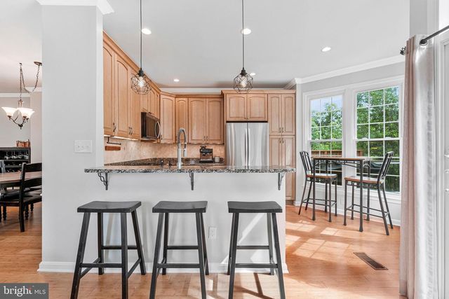 6547 CREEK RUN DR, Centreville, VA 20121