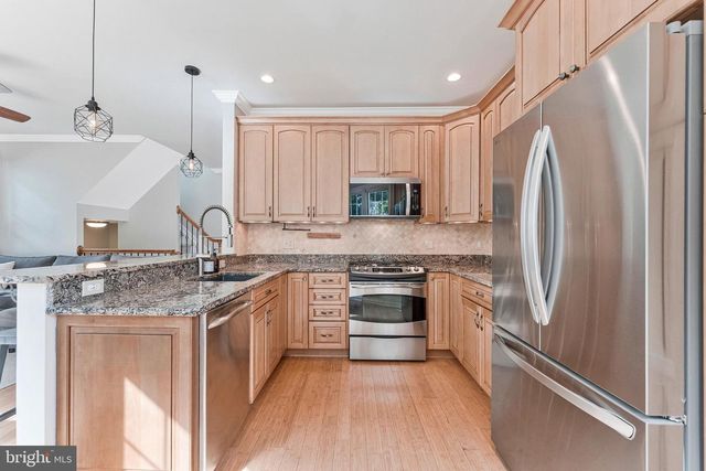 6547 CREEK RUN DR, Centreville, VA 20121