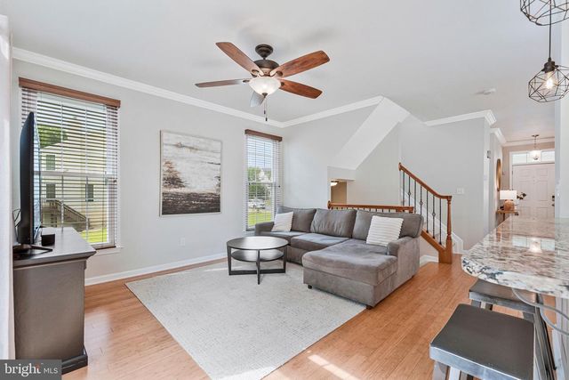 6547 CREEK RUN DR, Centreville, VA 20121