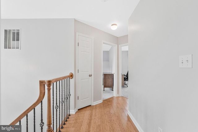 6547 CREEK RUN DR, Centreville, VA 20121
