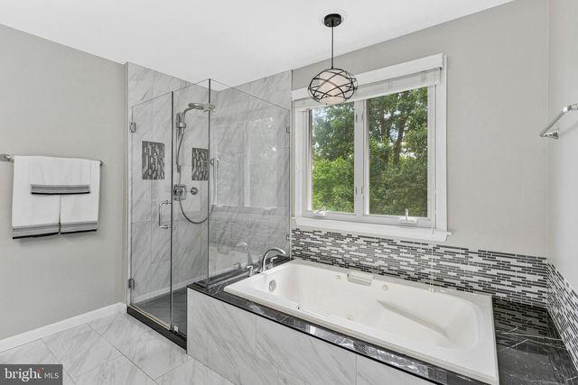 6547 CREEK RUN DR, Centreville, VA 20121